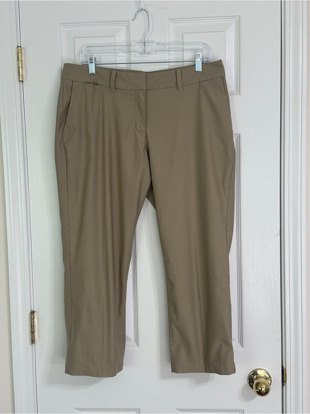 Nike Golf Dri-Fit Women’s Khaki Cropped Capris Pants Size 12 EUC